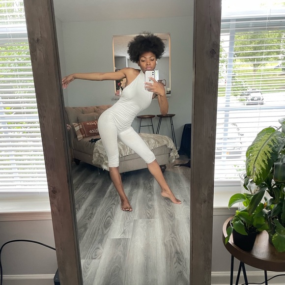 Cream Sleeveless Bodysuit - Picture 4 of 11